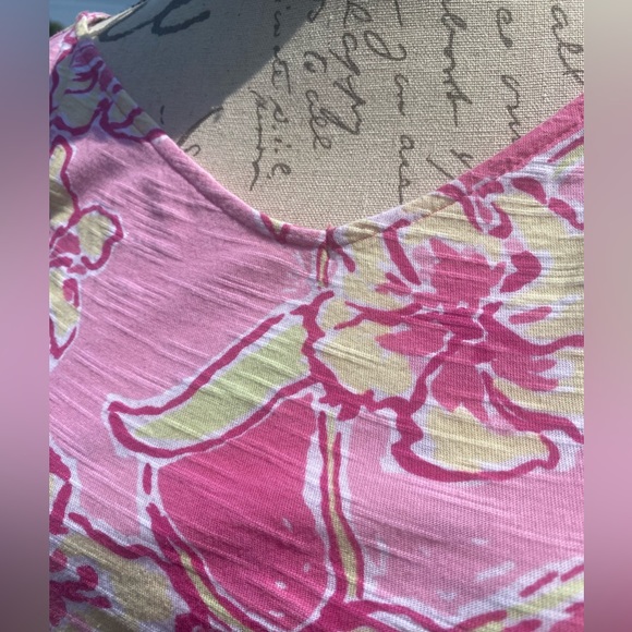 Lilly Pulitzer V-neck short sleeve T- Pink/yellow floral - Picture 5 of 6